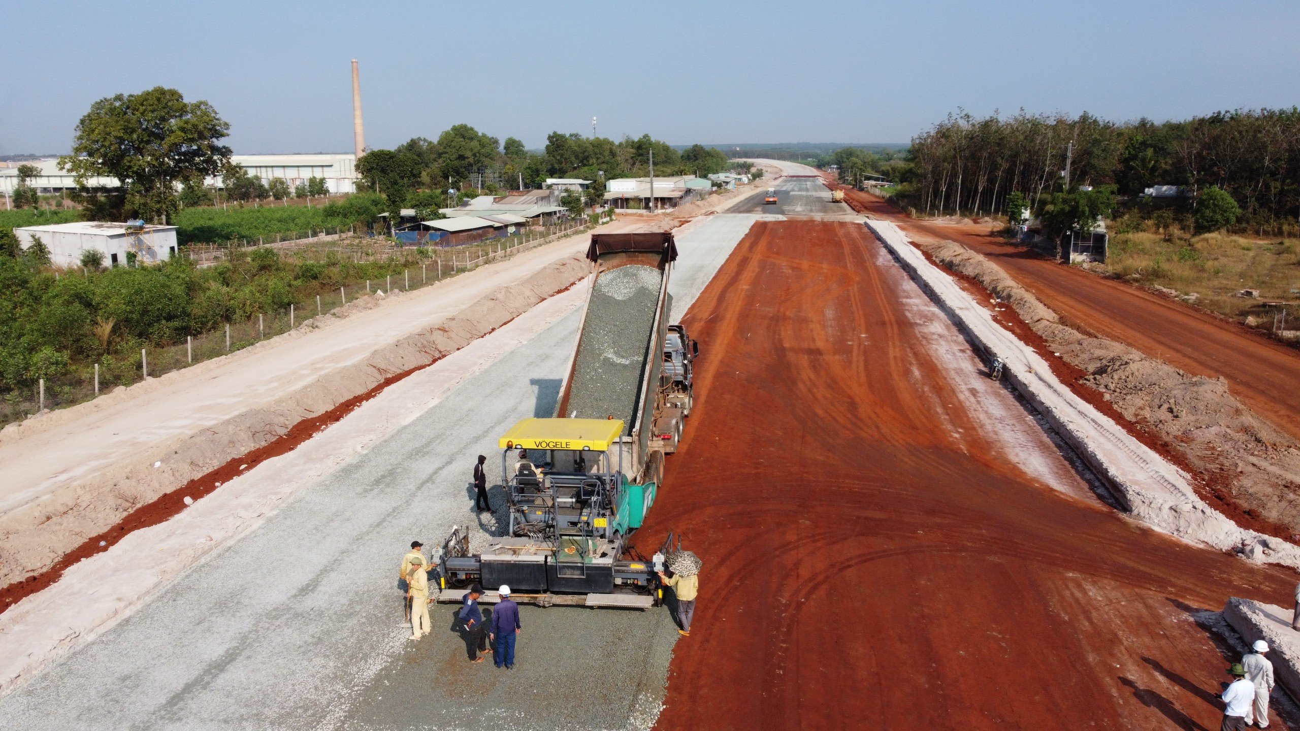 Thi công đường cao tốc Biên Hòa-Vũng Tàu một trong những dự án trọng điểm mà ngành GT-VT cần thực hiện quyết liệt để dự án  hoàn thành đúng tiến độ.