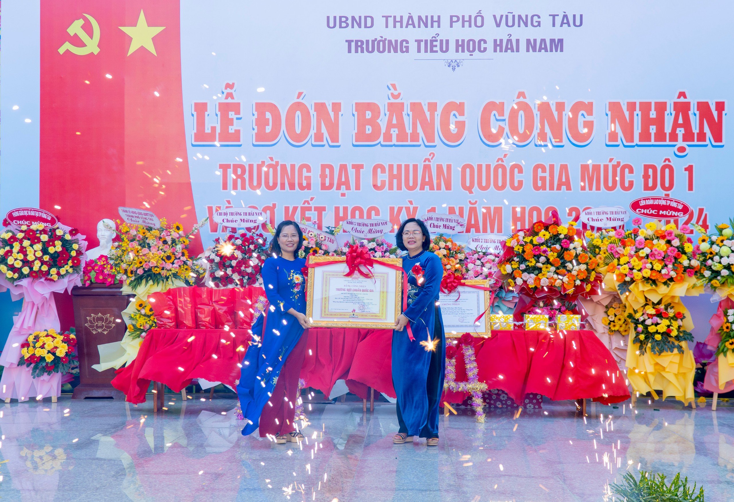 Trường TH Hải Nam đón nhận Bằng công nhận đạt chuẩn quốc gia mức độ 1.