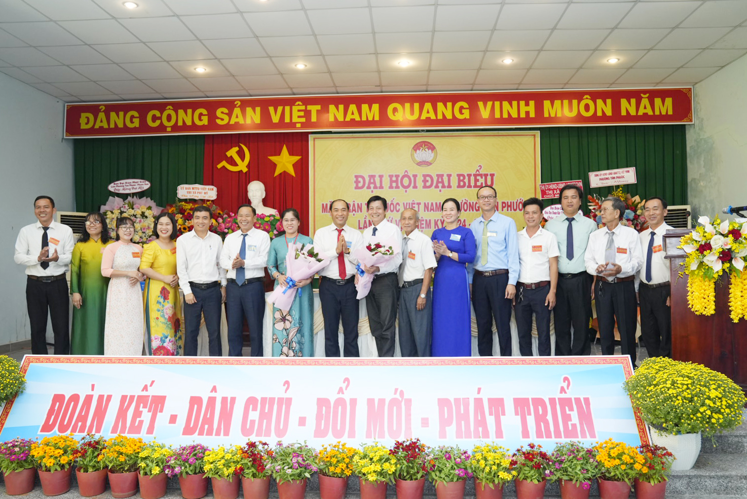 Đoàn đại biểu MTTQ phường Tân Phước dự Đại hội MTTQ TX.Phú Mỹ ra mắt đại hội.