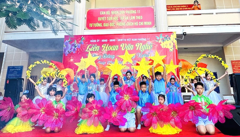 Các em HS Trường TH Phước An biểu diễn tại chương trình 