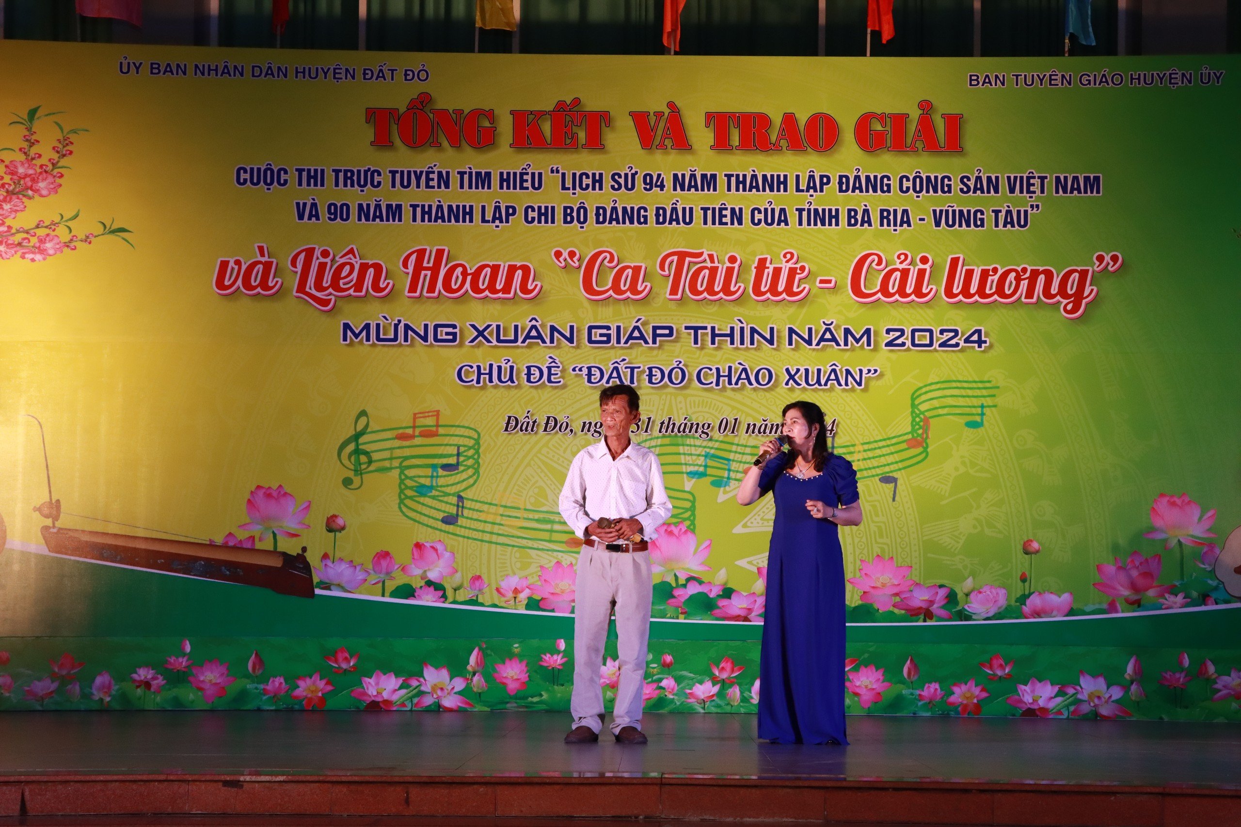 Một tiết mục song ca tại Chương trình Liên hoan “Ca tài tử - cải lương”. Ảnh: MINH TÀI