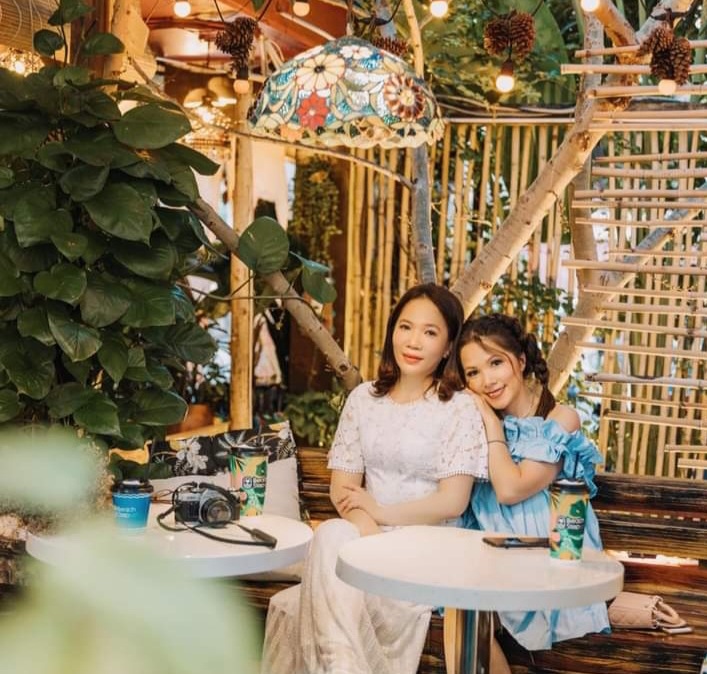 Chị Kimmie Nguyễn lưu giữ những hình ảnh đẹp tại quê hương cùng chị gái Nguyễn Thị Mỹ Hạnh