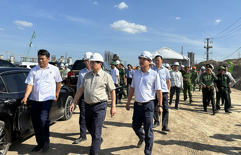 Thủ tướng Chính phủ Phạm Minh Chính kiểm tra công trường thi công cao tốc Biên Hòa - Vũng Tàu vào ngày 13/2.