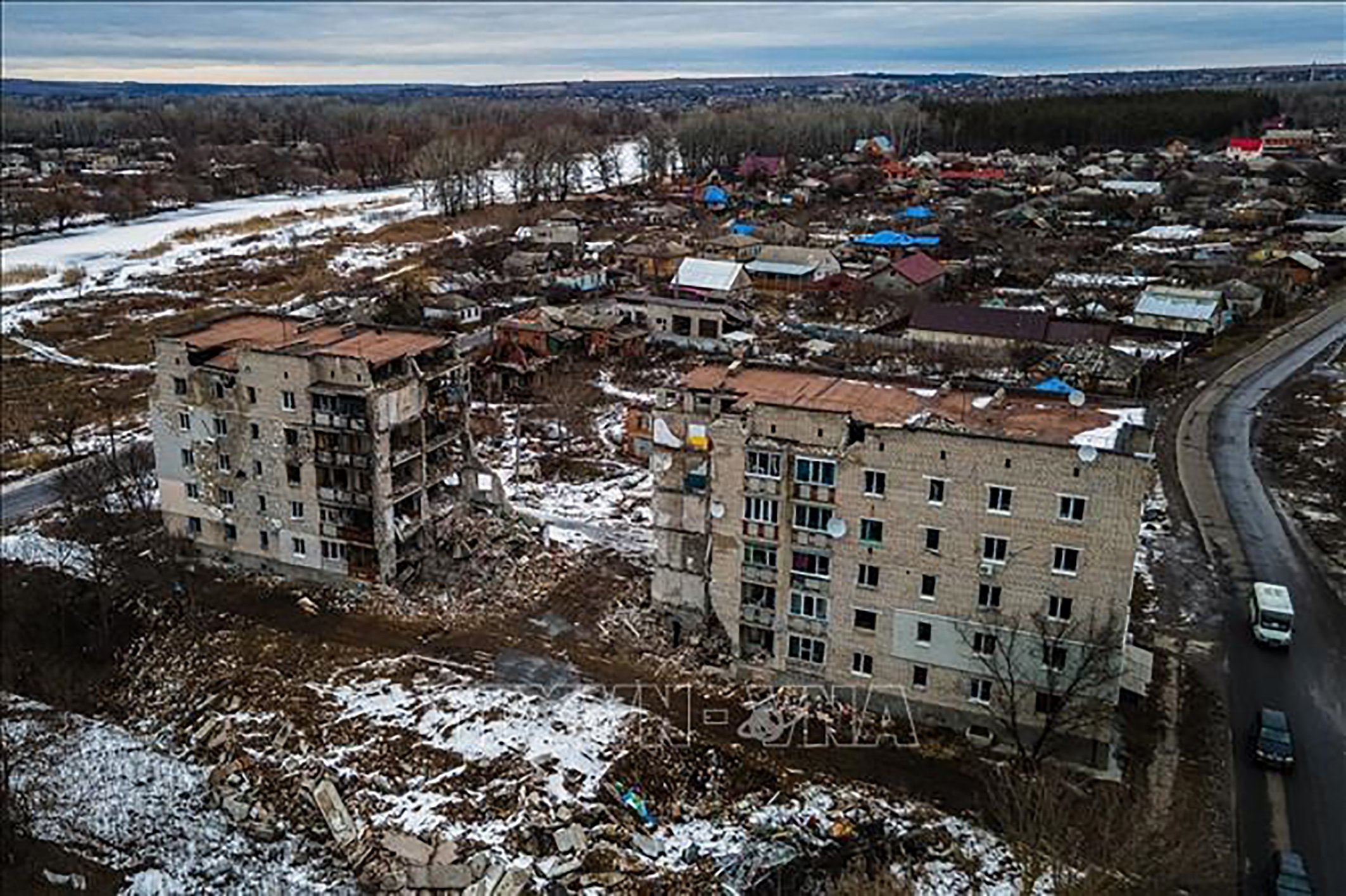 Một tòa chung cư bị phá hủy trong xung đột tại Izyum thuộc vùng Kharkiv, Ukraine ngày 20/2/2023.