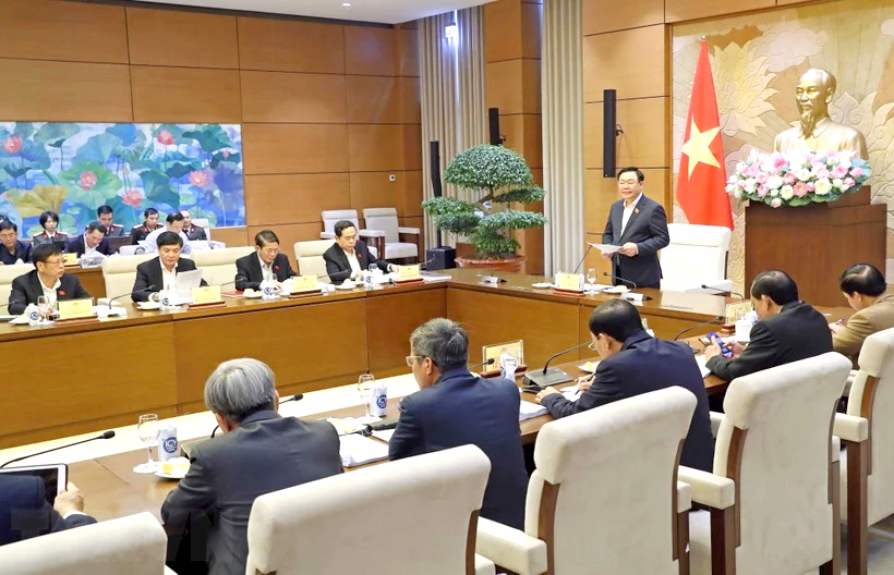 Chủ tịch Quốc hội Vương Đình Huệ chủ trì cuộc họp.