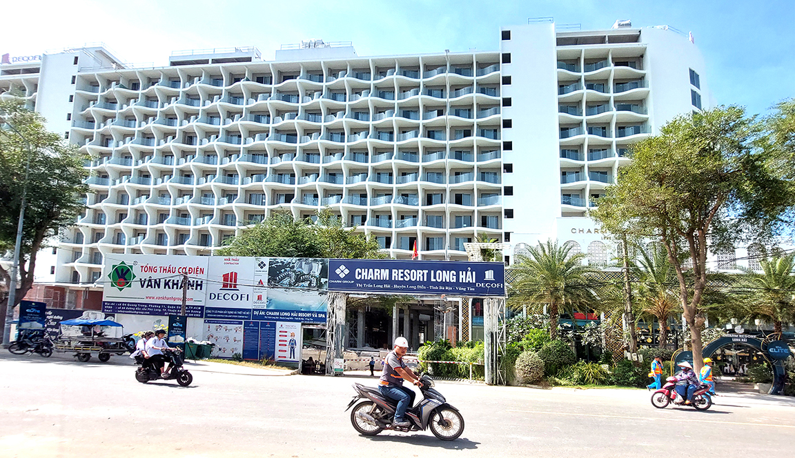 Dự án Charm Resort Long Hải nhìn từ bên ngoài.