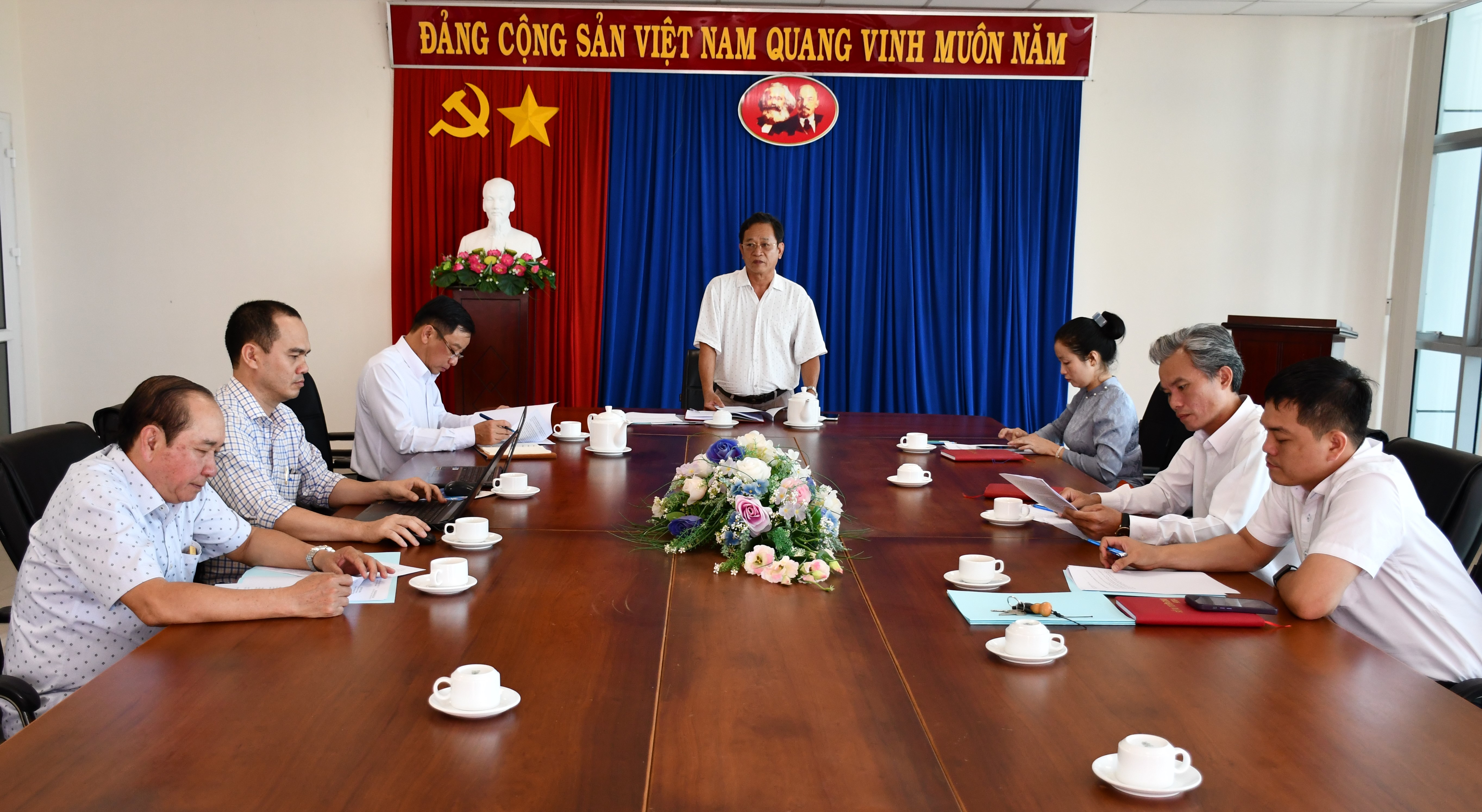 Ông Lê Văn Lâm, Phó Trưởng Ban Tuyên giáo Tỉnh ủy chủ trì hội nghị giao ban báo chí tháng 2/2024.