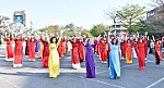 Hơn 200 hội viên phụ nữ Phú Mỹ đồng diễn áo dài