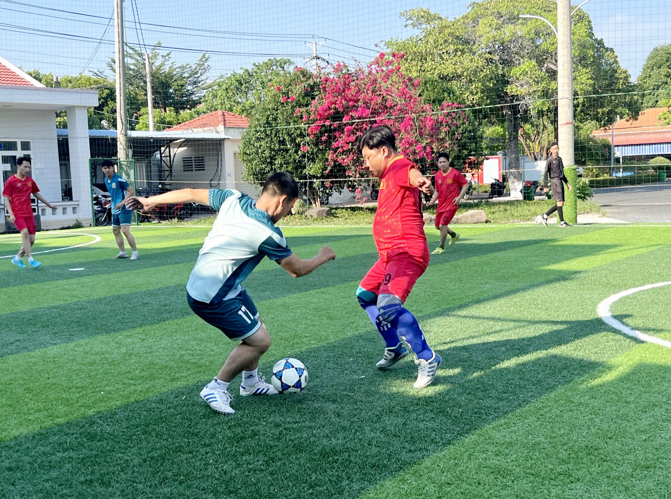 16 đội tranh tài giải bóng đá Công an huyện Xuyên Mộc
