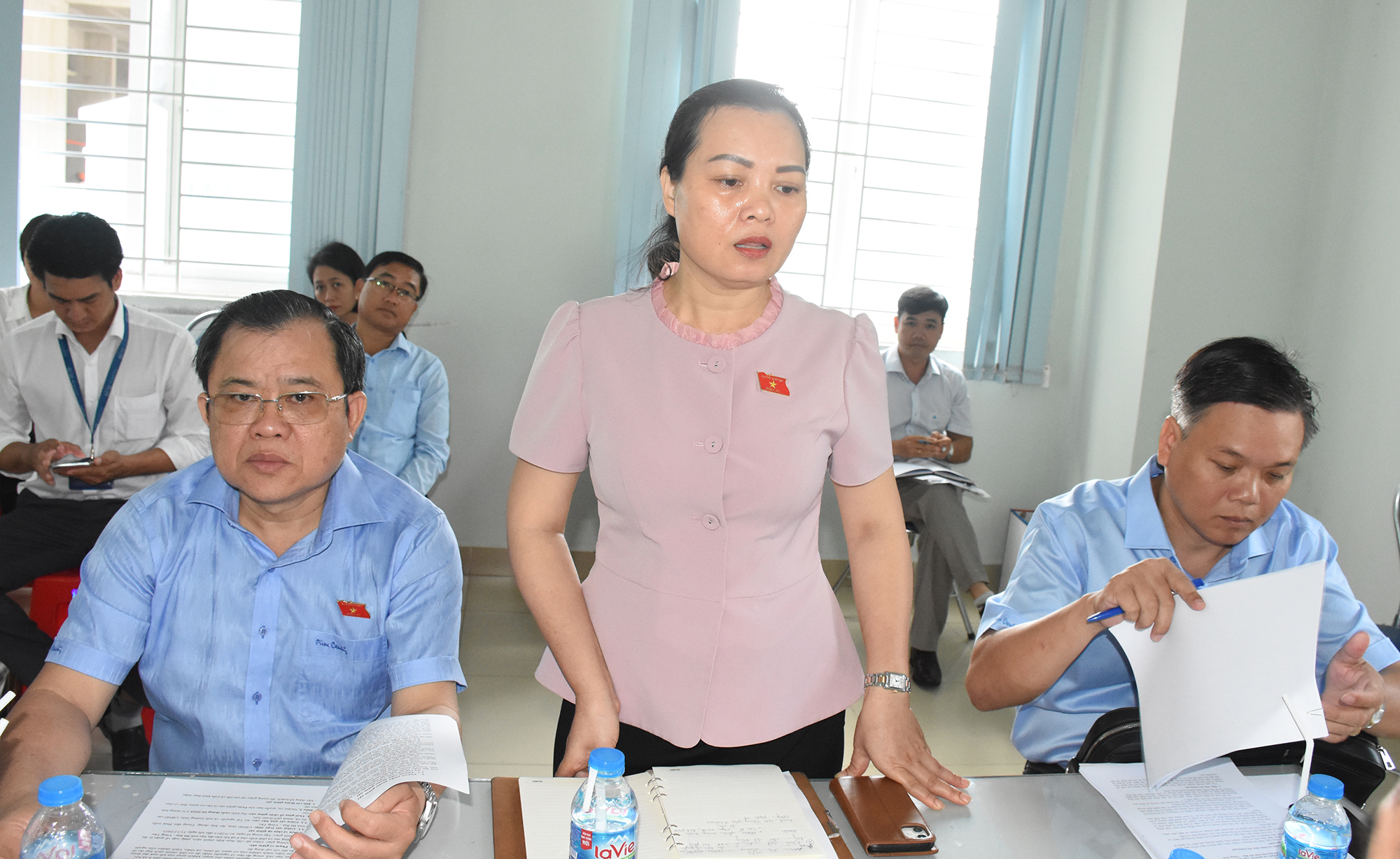 bà Huỳnh Thị Phúc, Tỉnh ủy viên, Phó Trưởng đoàn ĐBQH tỉnh phát biểu tại buổi giám sát