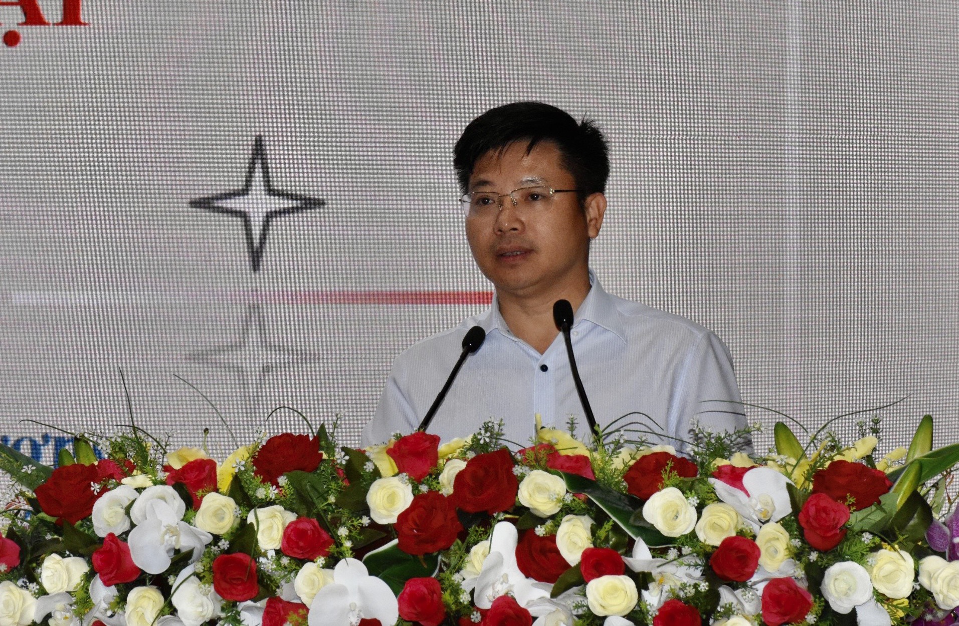 Tiến sĩ Đoàn Ngọc Phương, Phó Cục trưởng Cục Quy hoạch và phát triển tài nguyên đất (Bộ TN-MT) phổ biến Nghị định 