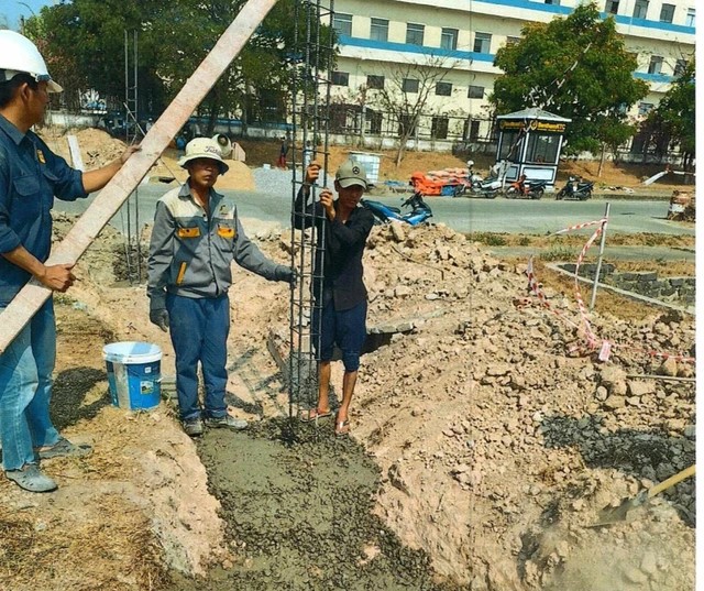 FIDC ngang nhiên xây dựng hàng rào vi phạm hành lang an toàn tuyến ống dẫn khí thấp áp. Ảnh: XNVT