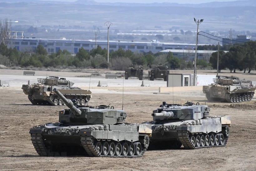 Binh sĩ Ukraine tham gia khóa huấn luyện trên xe tăng Leopard 2 tại Zaragoza, Tây Ban Nha, ngày 13/3/2023.
