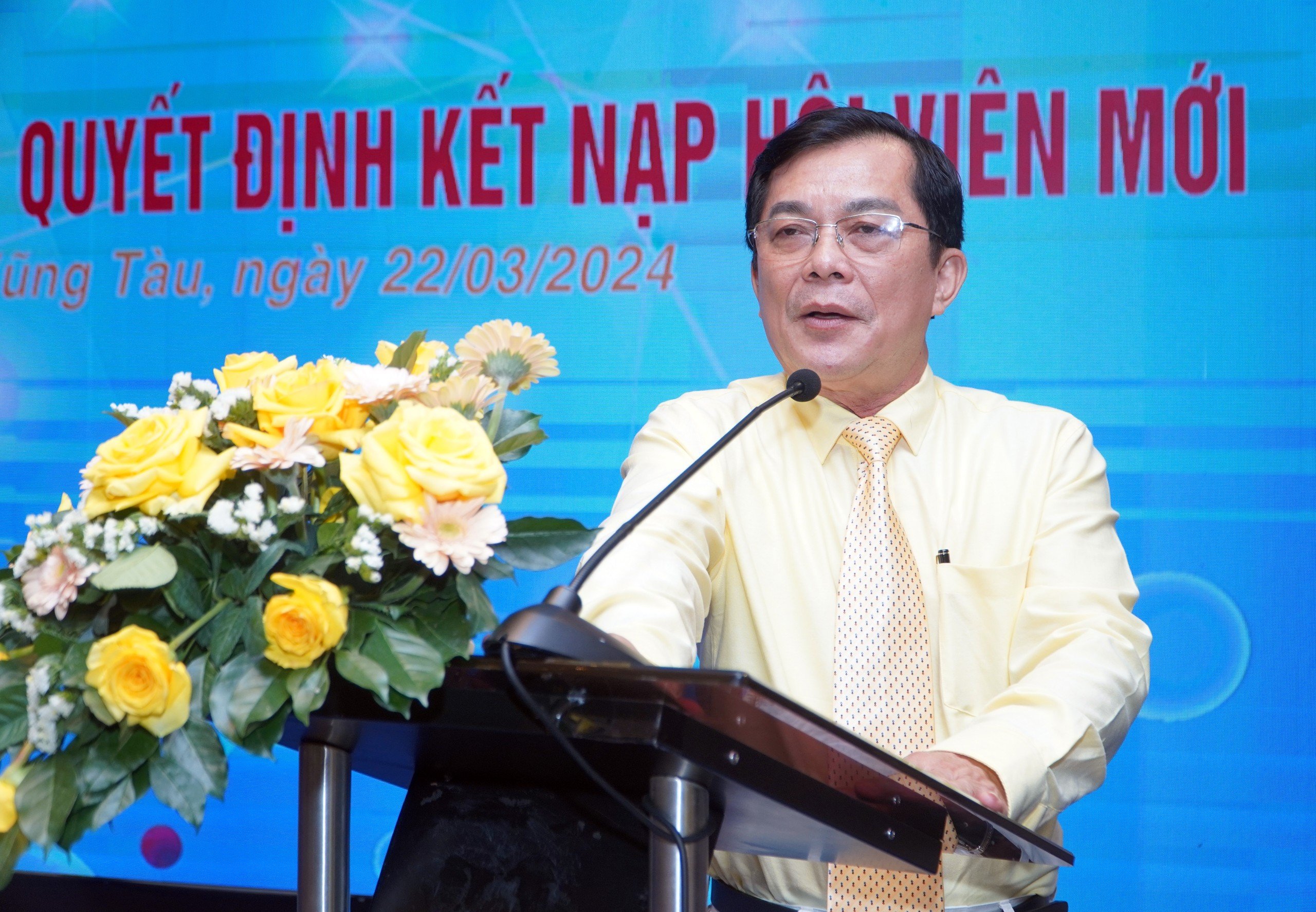 Ông Hồ Văn Lợi, đại diện Công ty TNHH Lữ hành Đất Đỏ tour, thành viên mới của Hiệp hội DNNNV tỉnh phát biểu tại buổi gặp mặt.
