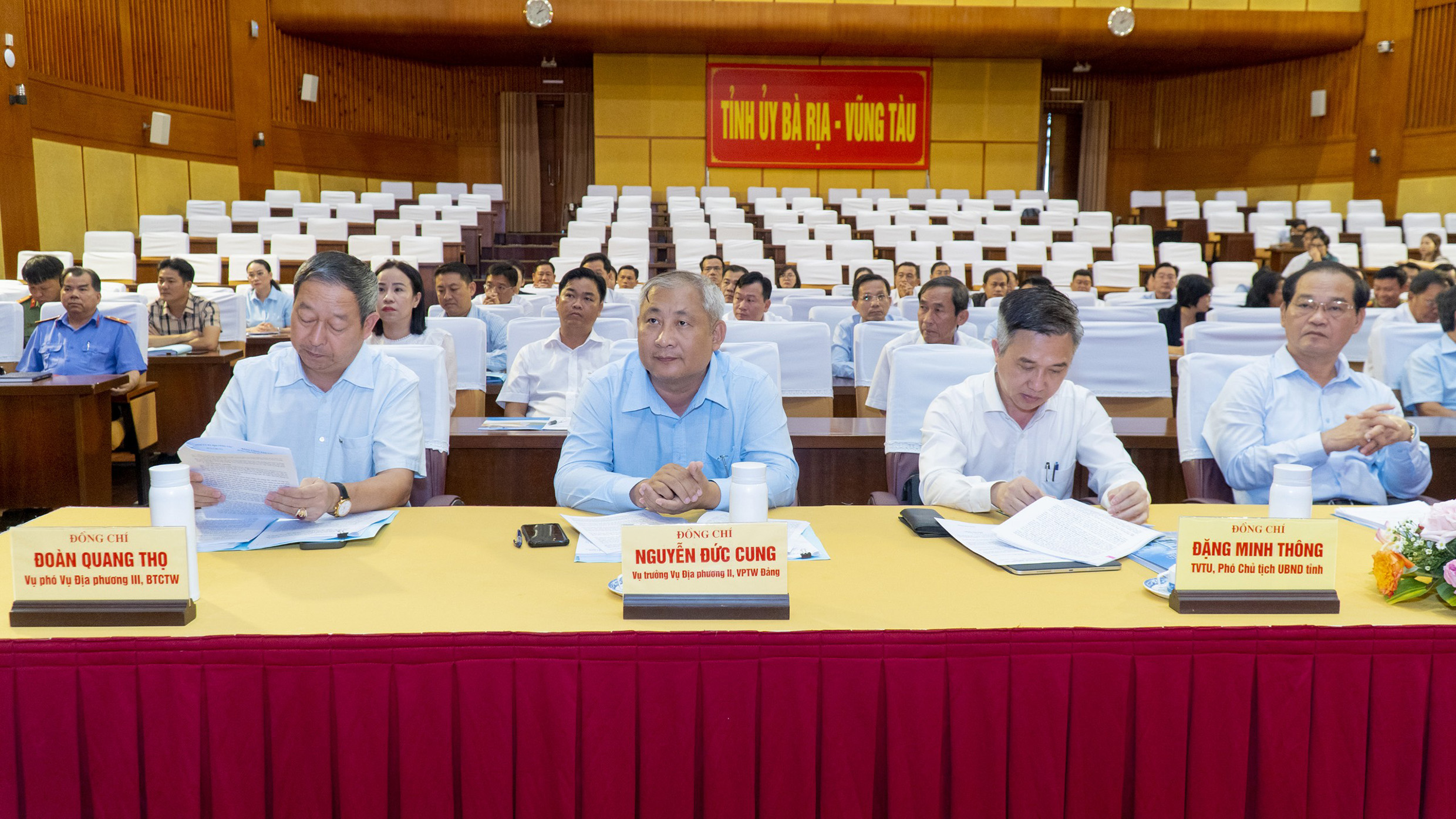 Đại diện lãnh đạo các Ban Đảng Trung ương và các đại biểu tham dự hội nghị.