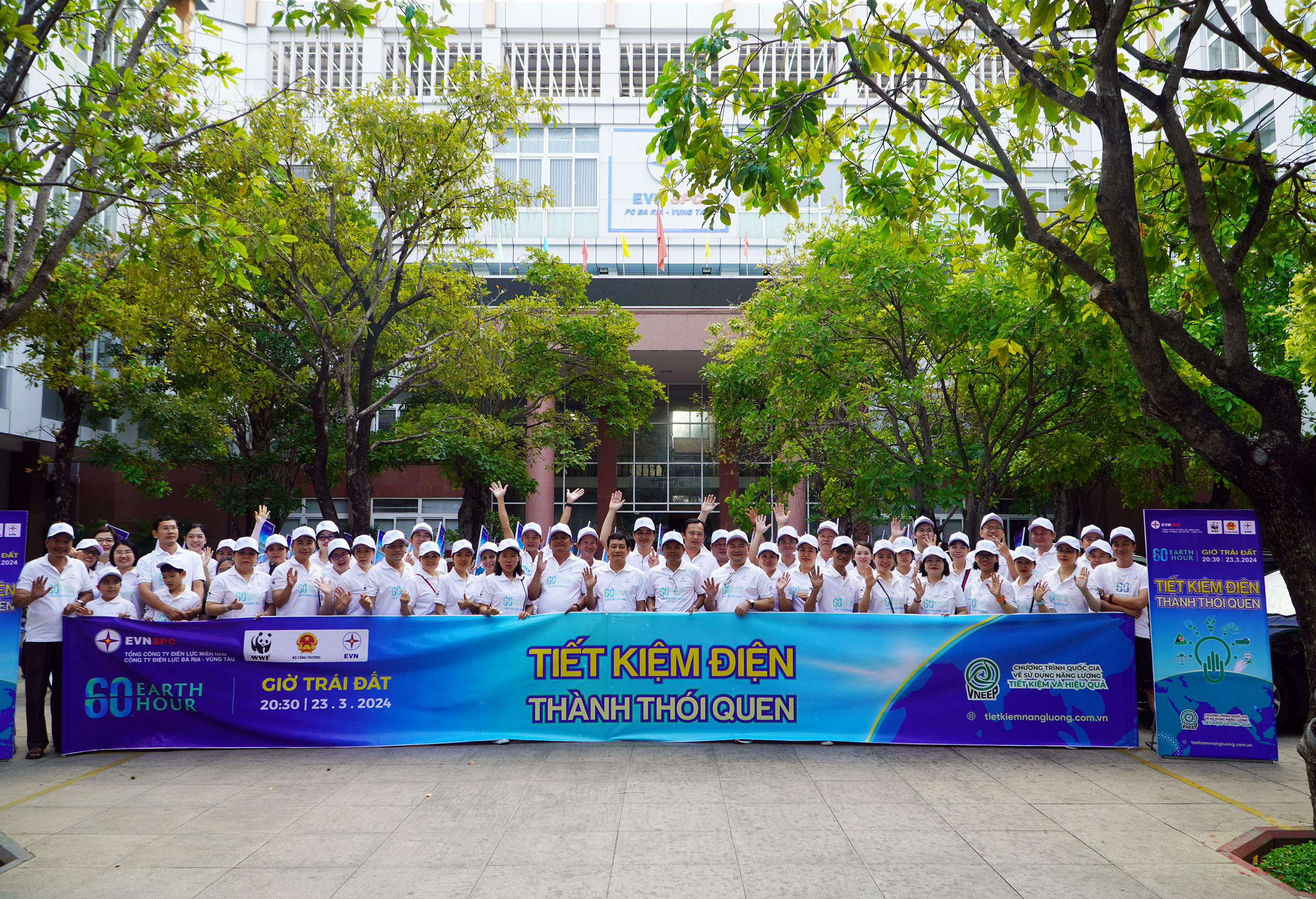 Sự kiện diễu hành có sự tham gia của hơn 100 cán bộ, nhân viên, người lao động Công ty Điện lực Bà Rịa-Vũng Tàu.