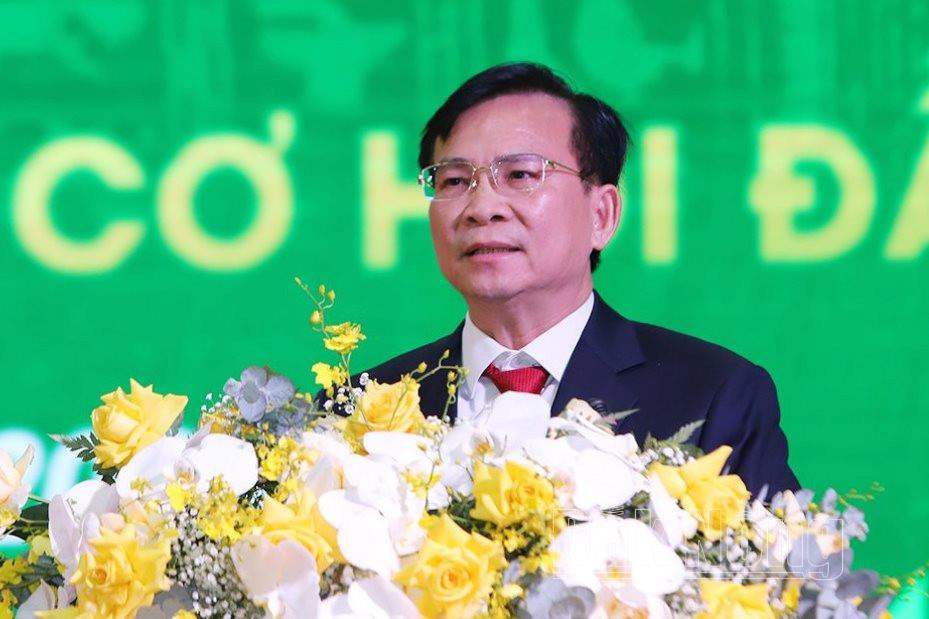 Phó Bí thư Tỉnh ủy, Chủ tịch UBND tỉnh Đắk Nông Hồ Văn Mười phát biểu kết thúc hội nghị.