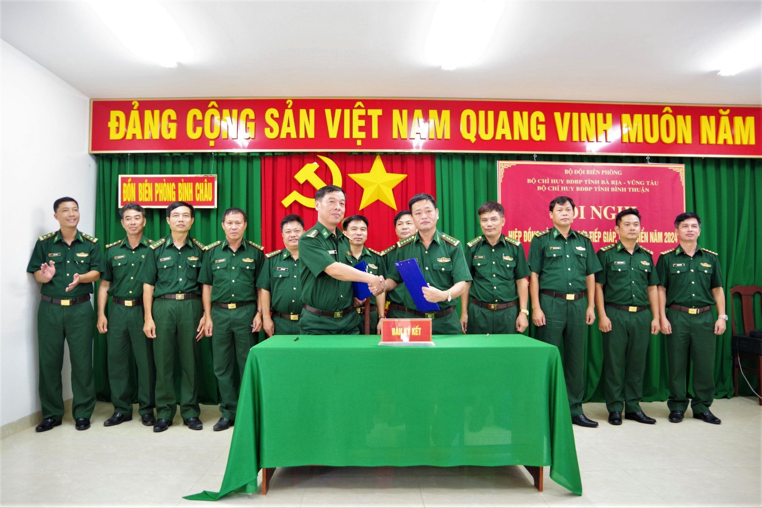 Bộ đội Biên phòng tỉnh ký kết hiệp đồng bảo vệ khu vực tiếp giáp, vùng biển năm 2024 với BĐBP tỉnh Bình Thuận