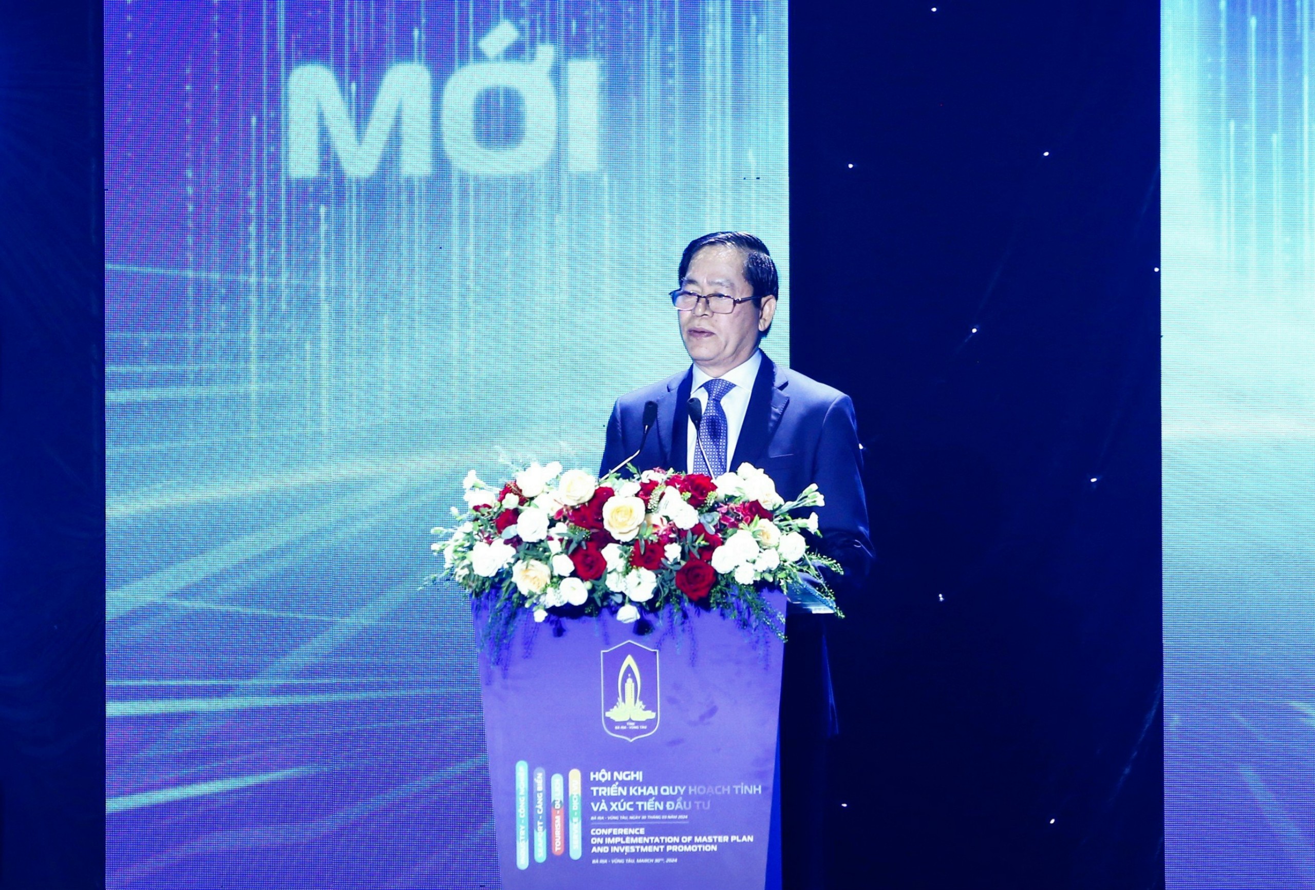 Ông Phạm Viết Thanh, Ủy viên Trung ương Đảng, Bí thư Tỉnh ủy, Chủ tịch HĐND tỉnh, phát biểu tại hội nghị.