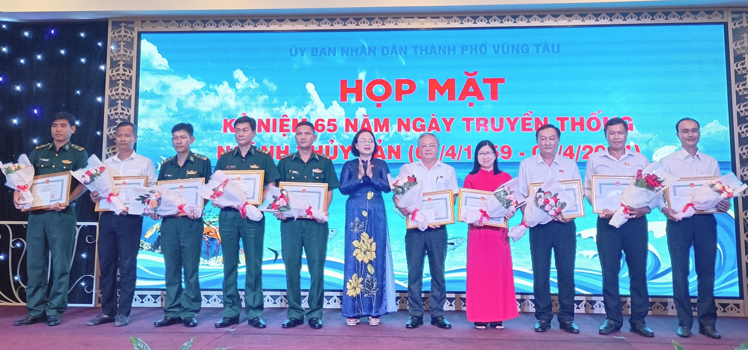 Lãnh đạo TP.Vũng Tàu trao bằng khen cho các tổ chức, cá nhân có thành tích tiêu biểu hoạt động trong lĩnh vực thủy sản trên địa bàn thành phố