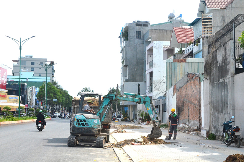 Thi công đường Thống Nhất (nối dài), sáng 4/4.