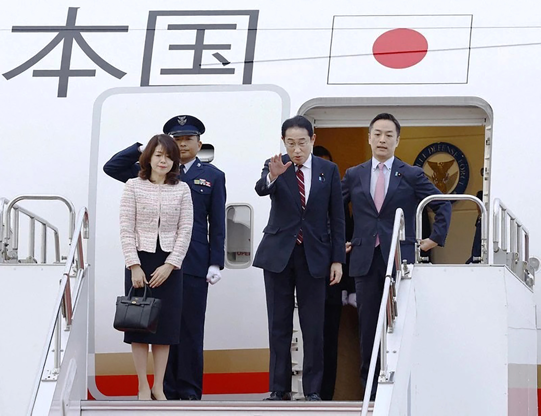 Thủ tướng Nhật Bản bắt đầu chuyến thăm cấp nhà nước tới Mỹ.