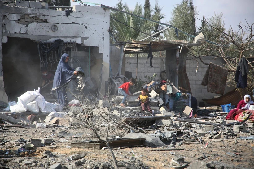 Cảnh đổ nát sau cuộc không kích của Israel xuống thành phố Rafah, Dải Gaza.