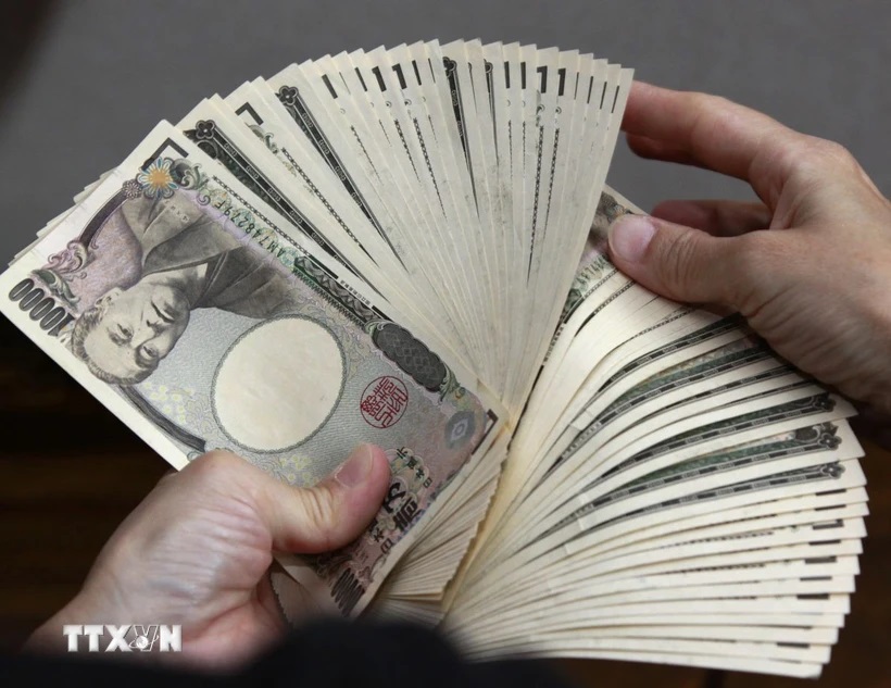 Đồng tiền mệnh giá 10.000 yen của Nhật Bản.