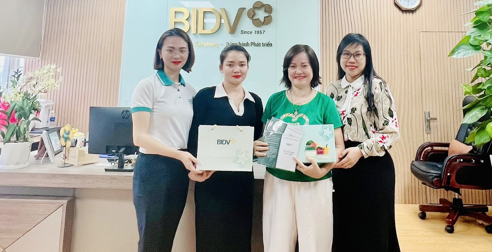 Khách hàng giao dịch tại BIDV Phú Mỹ sẽ có nhiều cơ hội nhận quà tặng và giải thưởng.