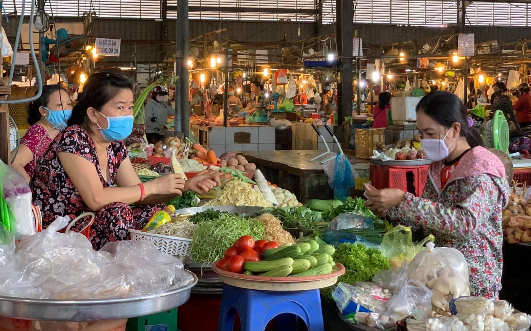 Tiểu thương buôn bán tại chợ Vũng Tàu.