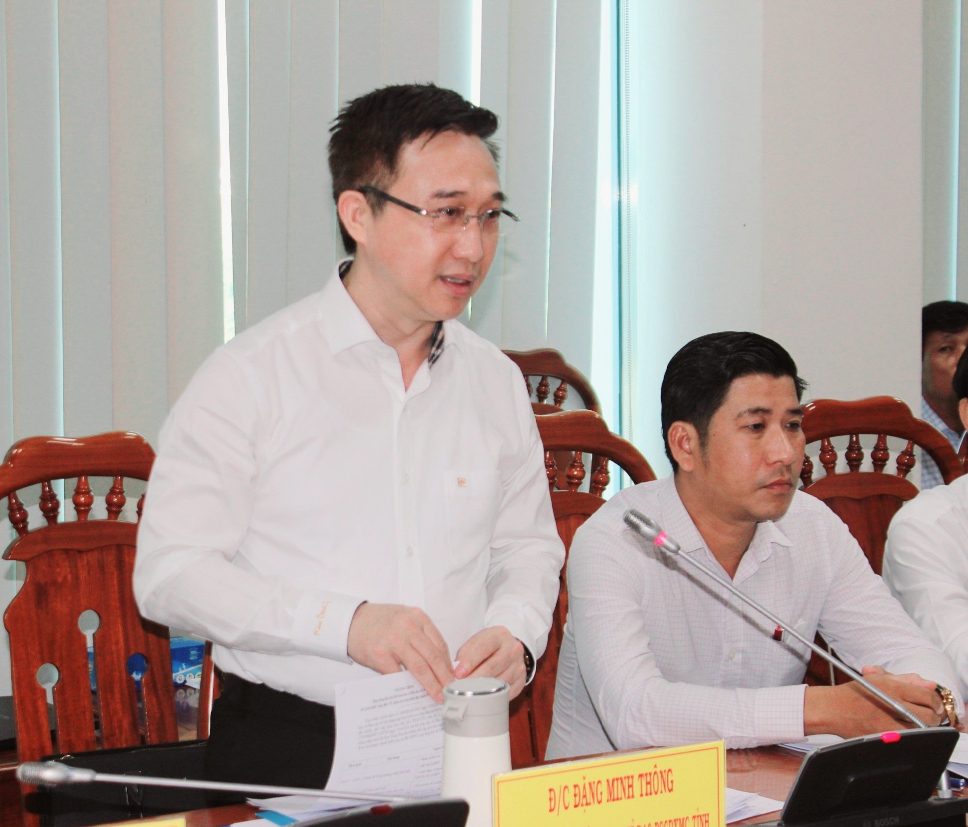 Ông Đặng Minh Thông, Phó Chủ tịch UBND tỉnh dự và phát biểu tại buổi làm việc với Đoàn kiểm tra.