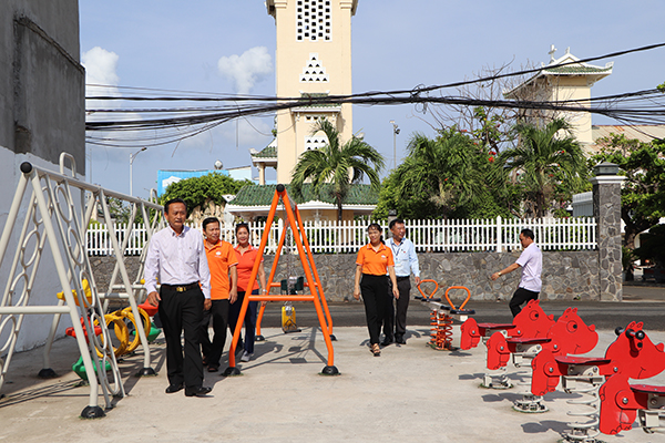 Đoàn công tác của UBMTTQ Việt Nam tỉnh kiểm tra công trình, phần việc tại phường Rạch Dừa (TP.Vũng Tàu).