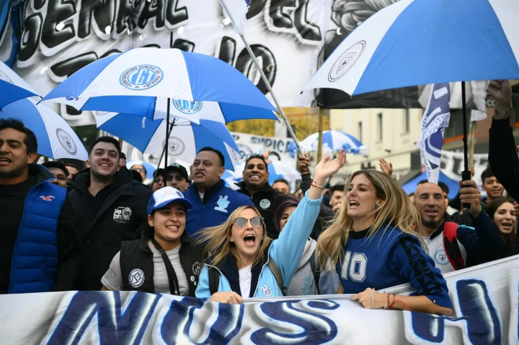 Tuần hành phản đối chính sách của chính phủ nhân ngày Quốc tế Lao động, tại Buenos Aires, Argentina.