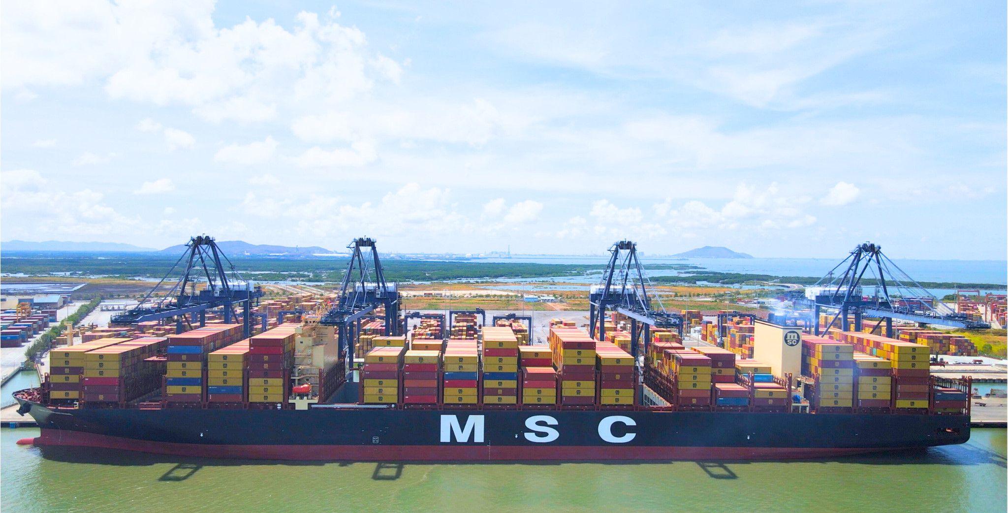 Tàu MSC trọng tải gần 200 DWT cập Cảng SSIT