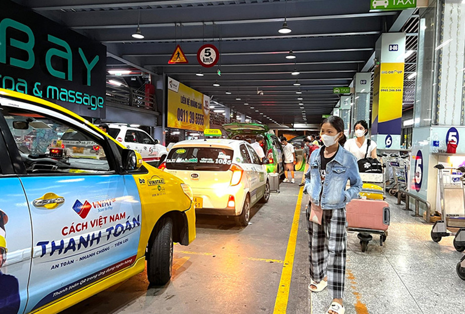 Giá Taxi Nội Bài đang trở nên hấp dẫn do sự cạnh tranh của các hãng xe.