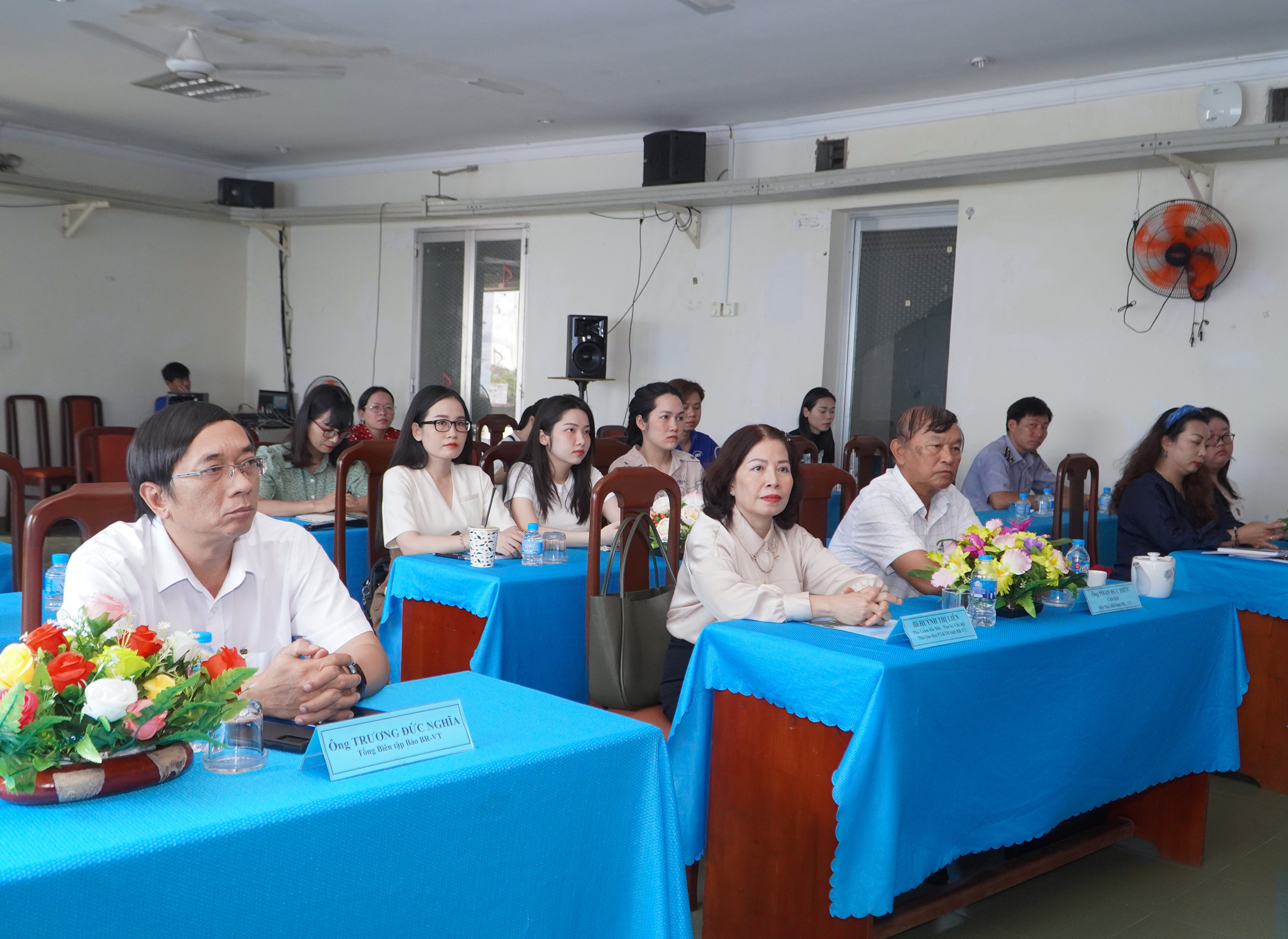 Lãnh đạo Hội Nhà báo tỉnh; Báo Bà Rịa-Vũng Tàu; Đài PT-TH tỉnh tham dự lễ khai mạc.