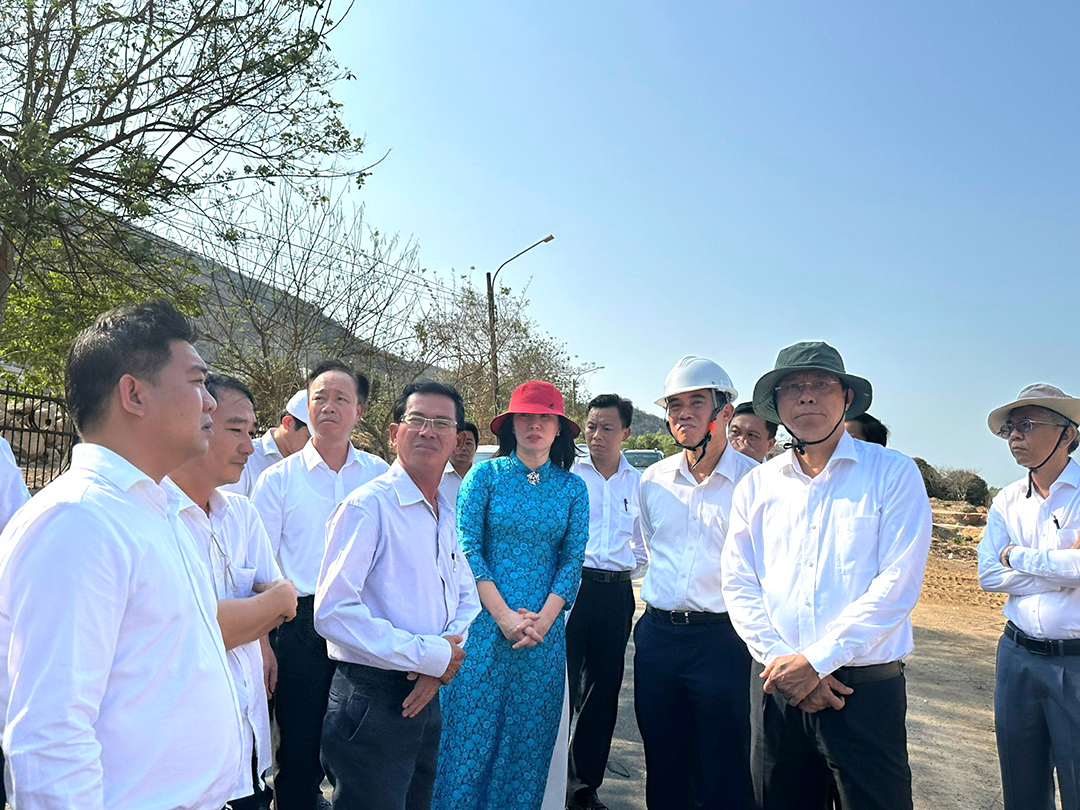 Ông Nguyễn Văn Thọ, Chủ tịch UBND tỉnh kiểm tra tiến độ dự án ĐT994.