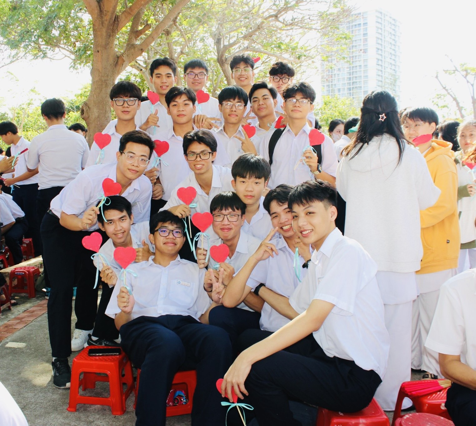 Các em HS lớp 12 với 