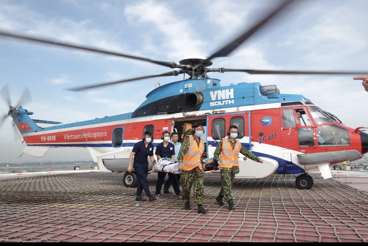 Thời gian qua, VNH South đã thực hiện tốt các chuyến bay cấp cứu ngư dân và chiến sĩ tại các đảo cũng như tìm kiếm cứu hộ các tàu quốc tế gặp nạn khi đang ở vùng biển Việt Nam về đất liền.