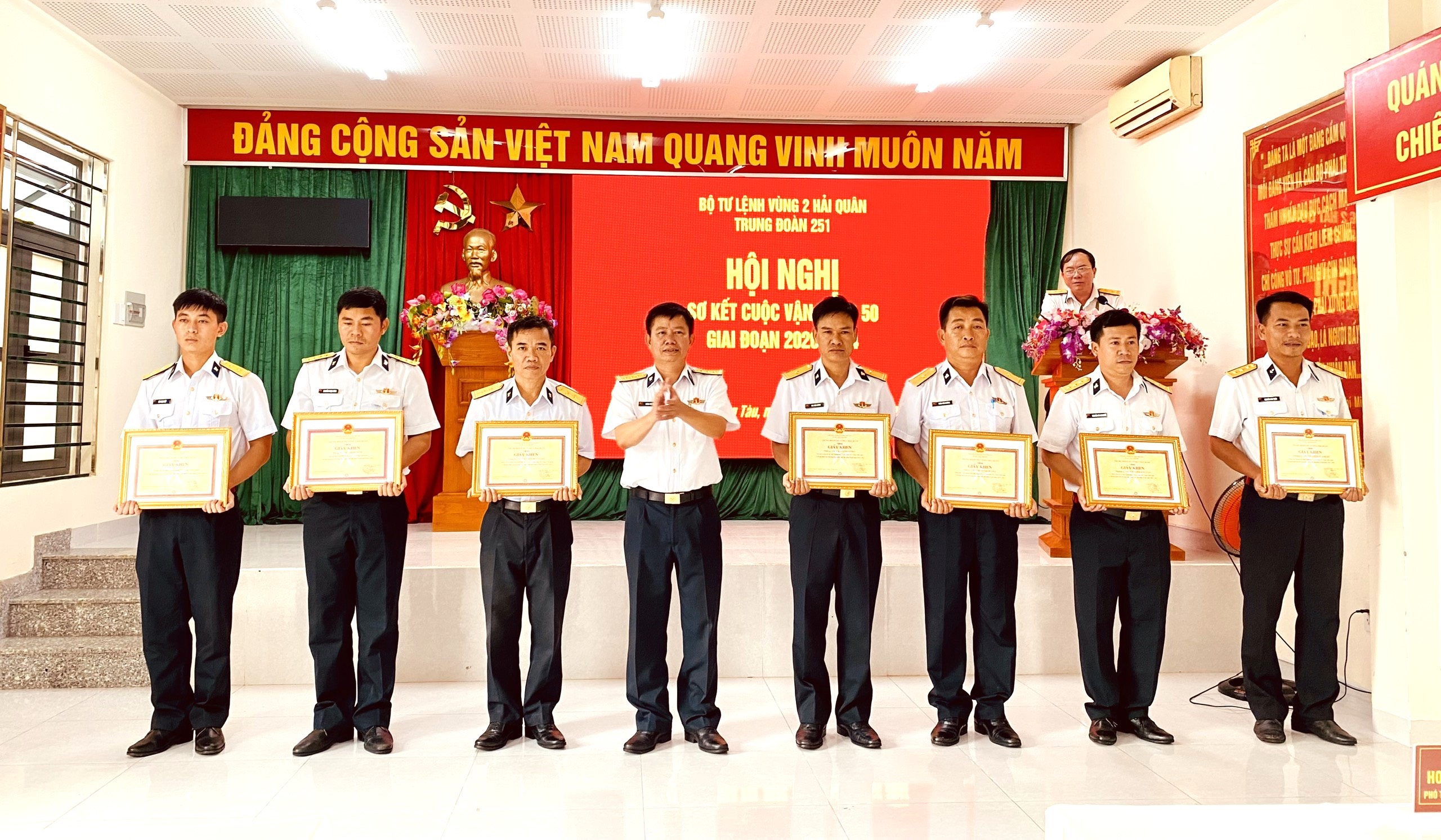 Trung đoàn 251 khen thưởng các cá nhân và tập thể đạt thành tích tốt trong thực hiện Cuộc vận động 50, giai đoạn 2020 - 2024.