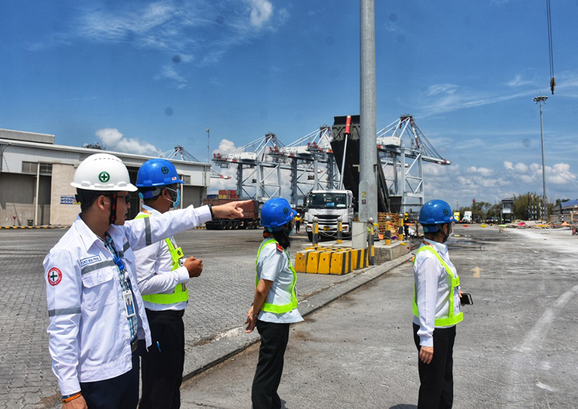 Đoàn Thanh tra liên ngành an toàn vệ sinh lao động (ATVSLĐ) tỉnh do bà Đỗ Hồng Hà, Phó Chánh Thanh tra Sở LĐTBXH làm Trưởng Đoàn đã tiến hành thanh tra việc thực hiện pháp luật về lao động, ATVSLĐ tại Công ty CP Vina Logistics (TX.Phú Mỹ).