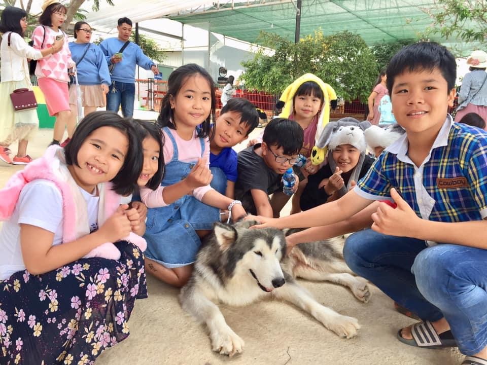 Trẻ bị rối loạn ngôn ngữ do nói tiếng Anh rành hơn tiếng Việt là vấn đề đang được nhiều phụ huynh quan tâm. (Hình minh hoạ)