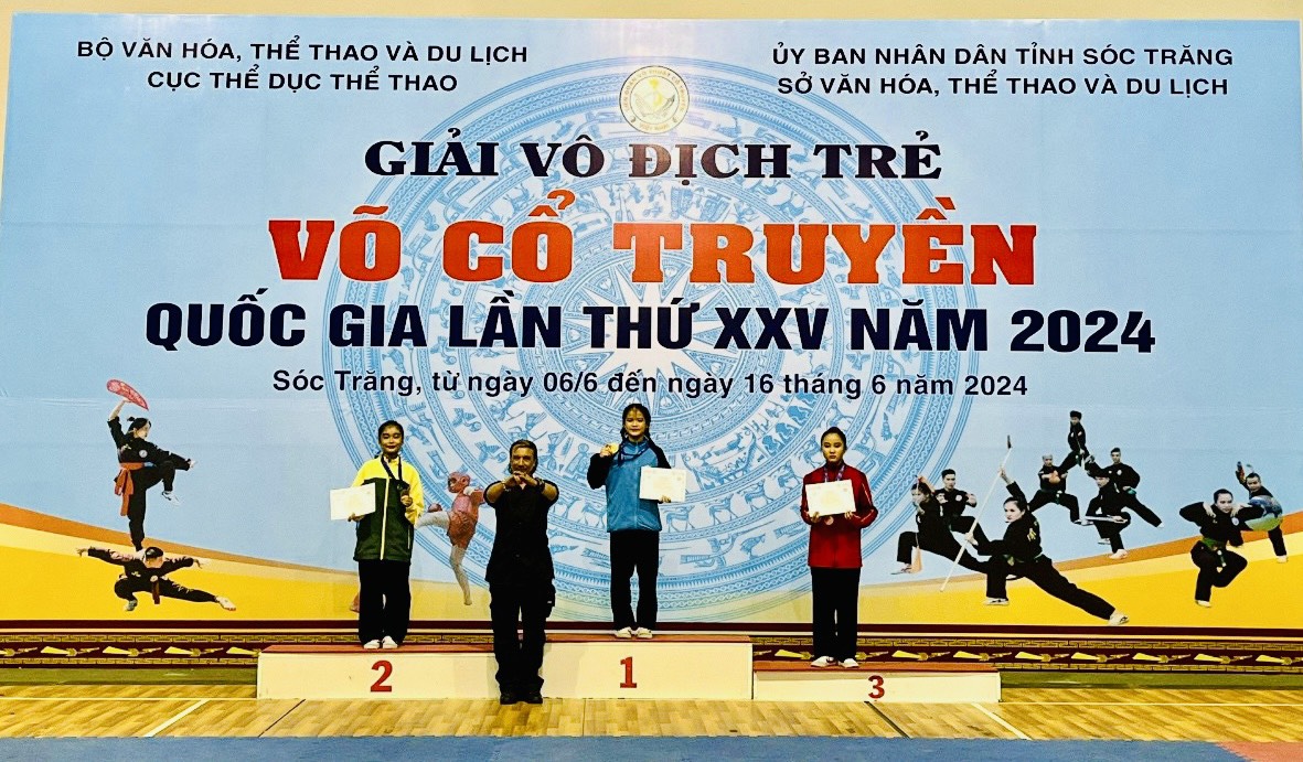 VĐV Bà Rịa - Vũng Tàu nhận huy chương tại giải đấu.