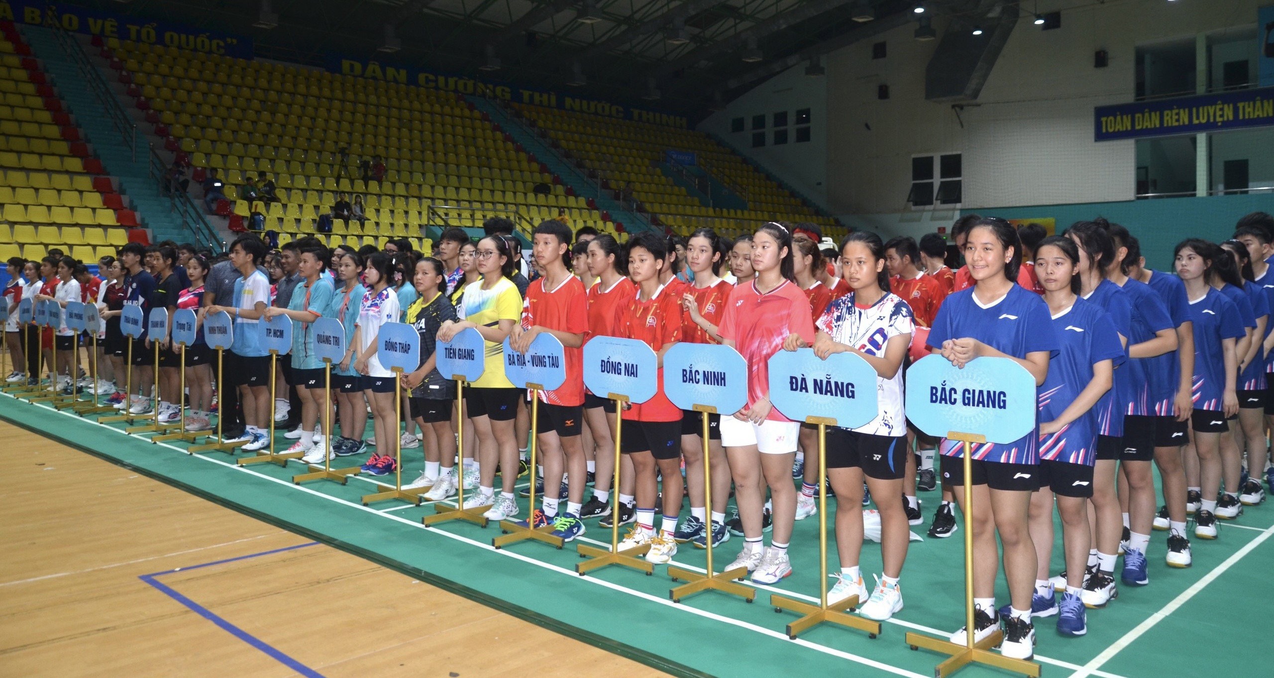 Các đoàn tham dự giải vô địch cầu lông trẻ quốc gia năm 2024 tranh cúp Donex.