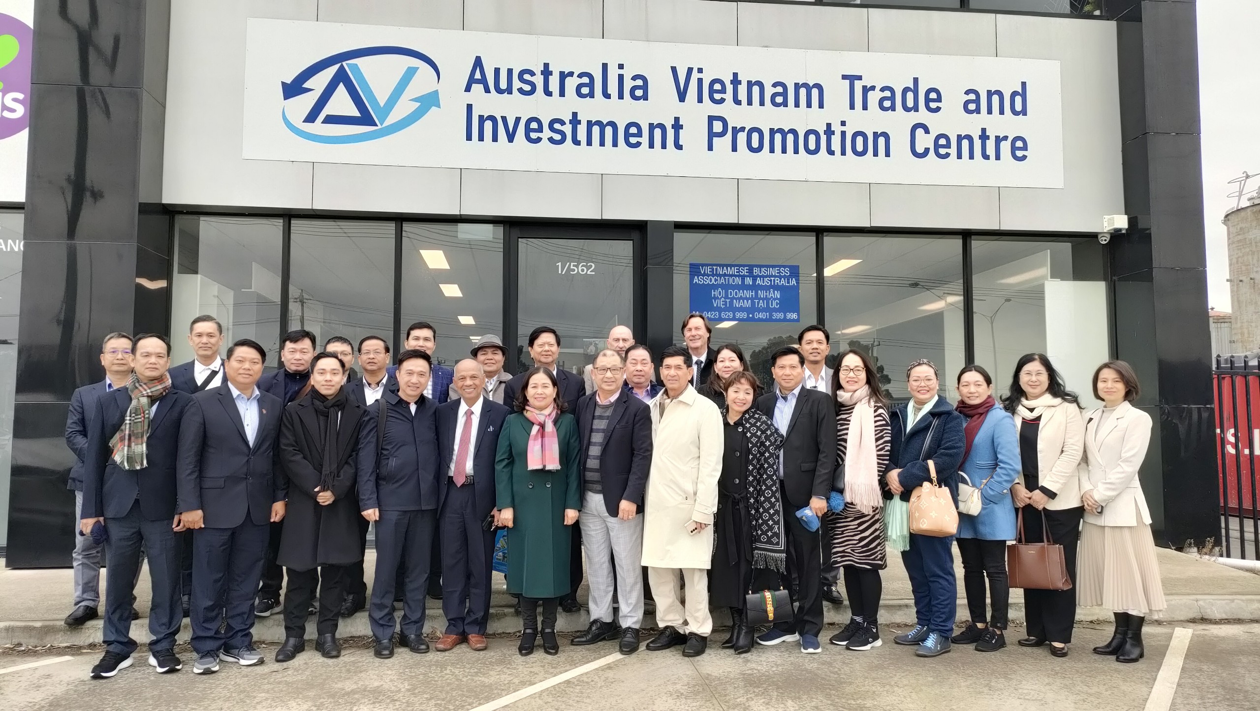 Đoàn công tác tỉnh Bà Rịa-Vũng Tàu chụp hình cùng Lãnh đạo Hội Doanh nhân Việt Nam tại Australia.