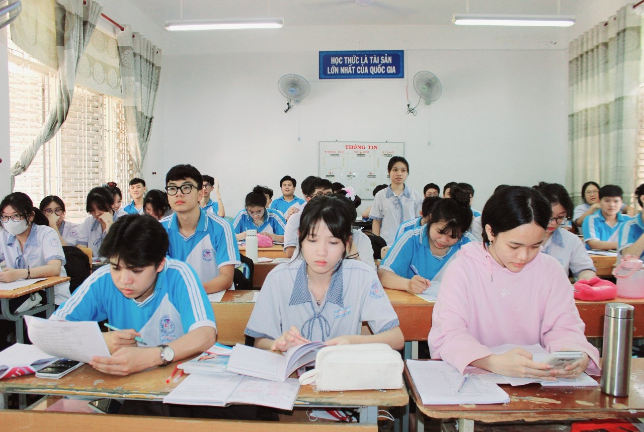 HS lớp 12 Trường THPT Châu Thành (TP.Bà Rịa) ôn tập nước rút, chuẩn bị cho kỳ thi tốt nghiệp THPT năm 2024.