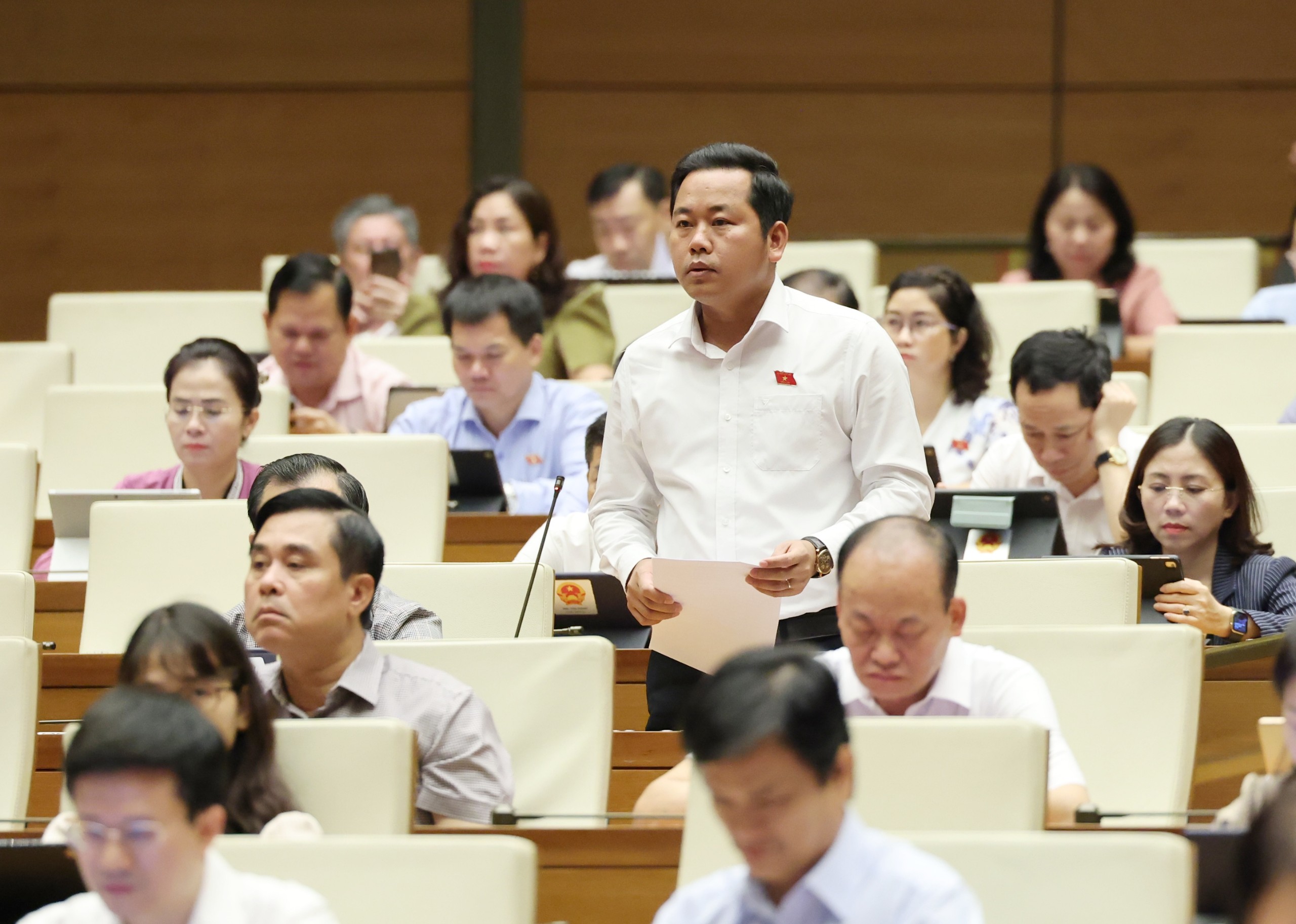 Đại biểu Quốc hội Dương Tấn Quân, thuộc Đoàn ĐBQH tỉnh Bà Rịa - Vũng Tàu phát biểu thảo luận.