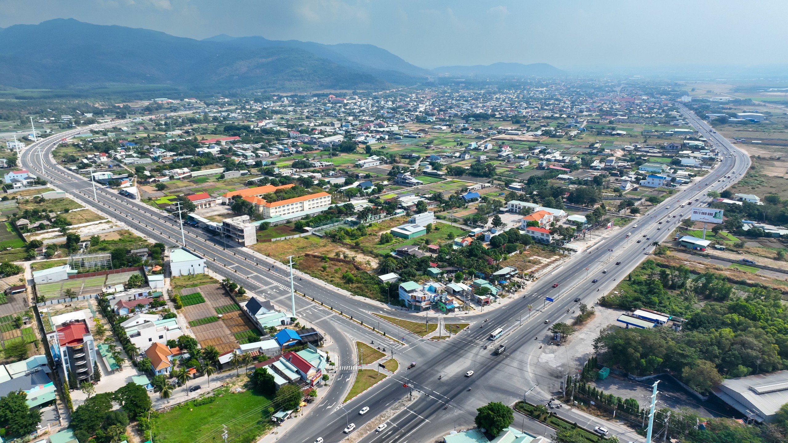 Thành phố Phú Mỹ thành lập trên cơ sở nguyên trạng toàn bộ diện tích tự nhiên, quy mô dân số và 10 đơn vị hành chính cấp xã trực thuộc của thị xã Phú Mỹ.