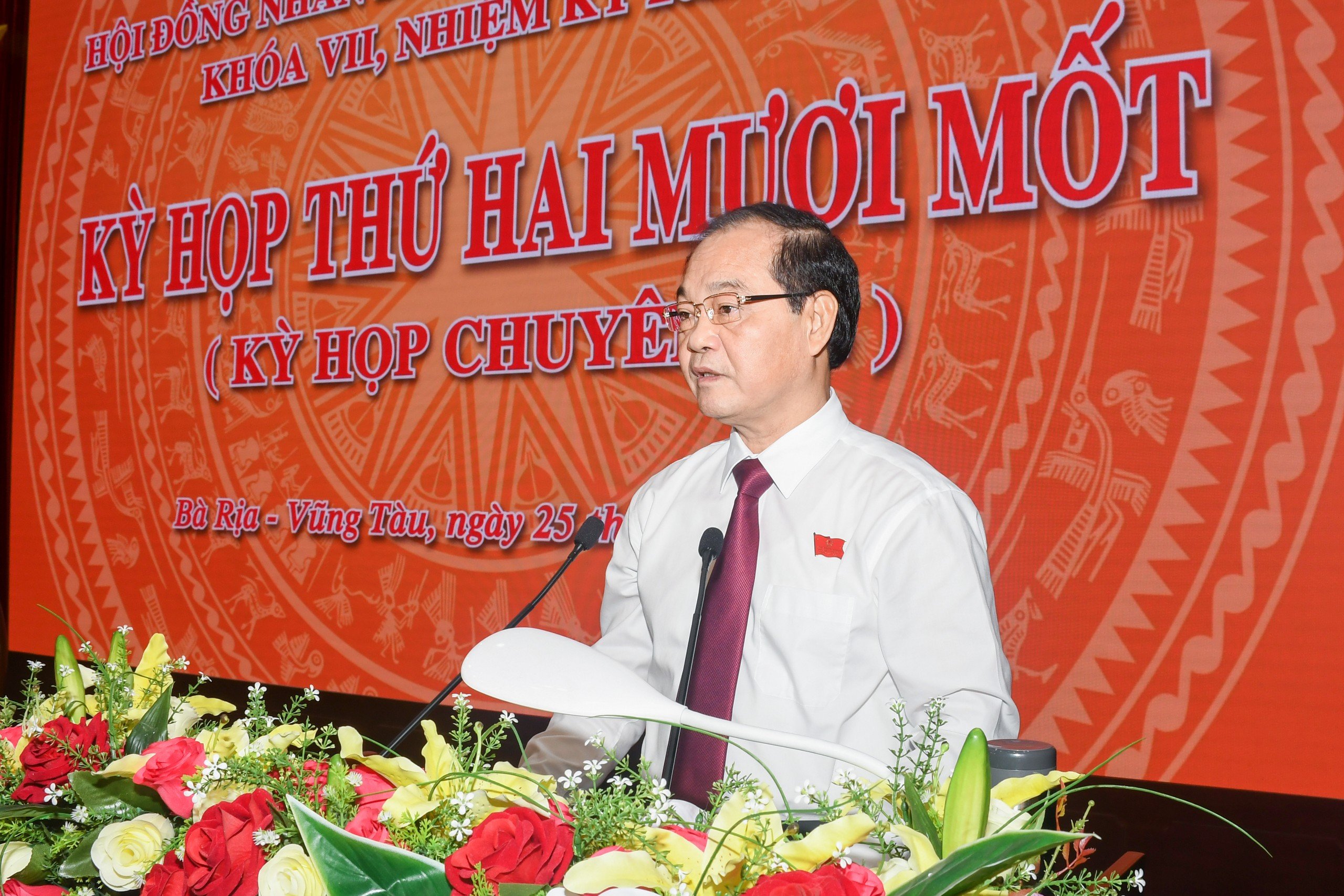 Ông Mai Ngọc Thuận, Phó Chủ tịch Thường trực HĐND tỉnh phát biểu bế mạc kỳ họp.