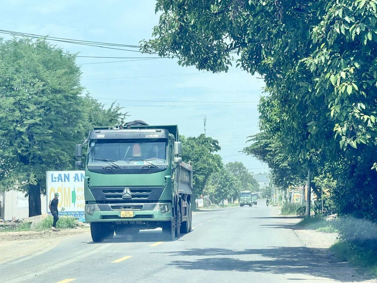 Xe lưu thông trên đường Bà Rịa - Châu Pha - Hắc Dịch.